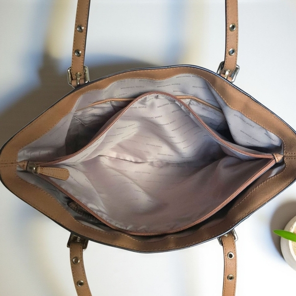 Michael by Michael Kors Voyager Small Logo Tote 2‑Tone Brown Star Side Pockets - Picture 9 of 16